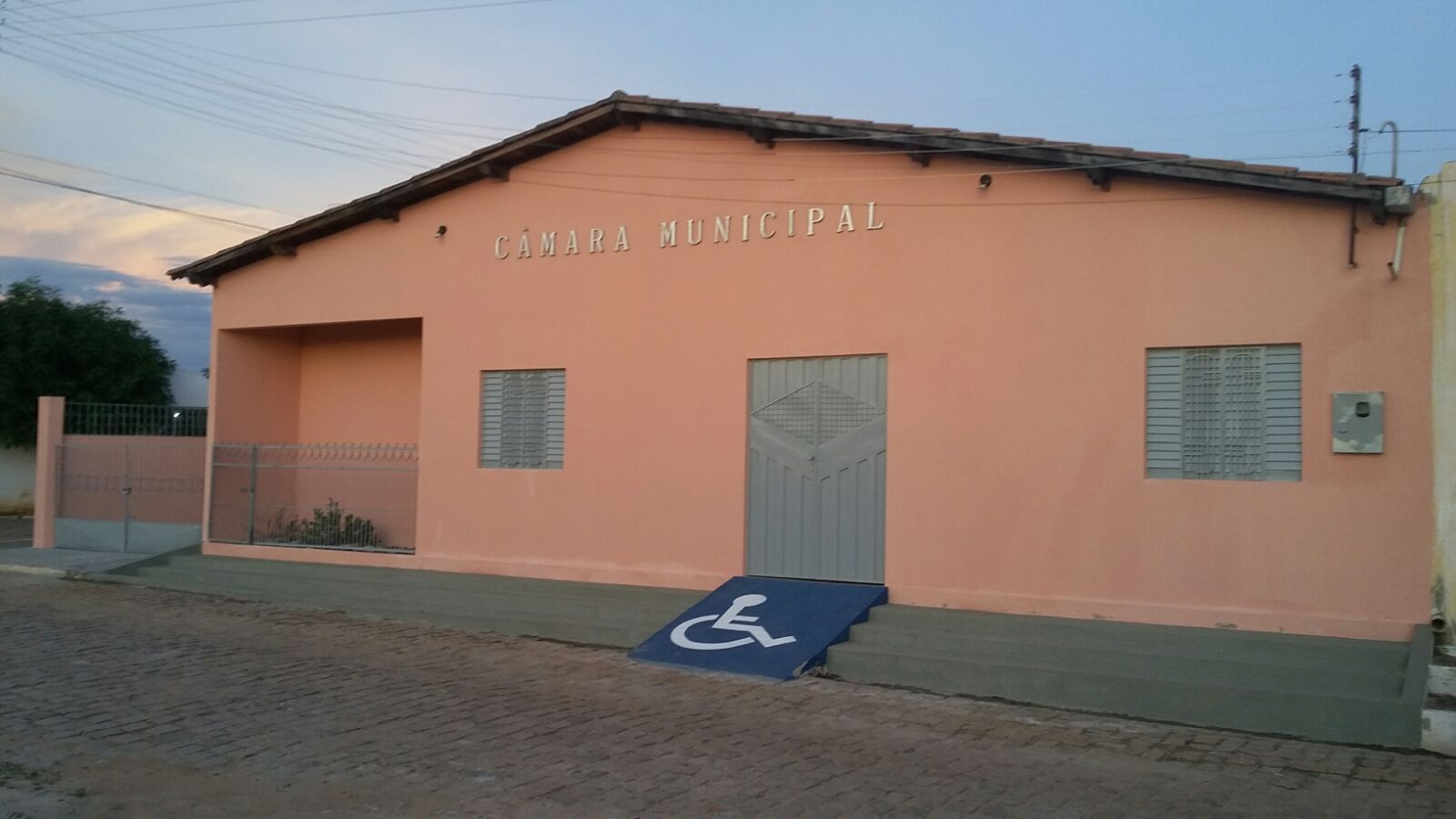 Prédio da Câmara de Vereadores em Campo Alegre do Fidalgo recebe melhorias